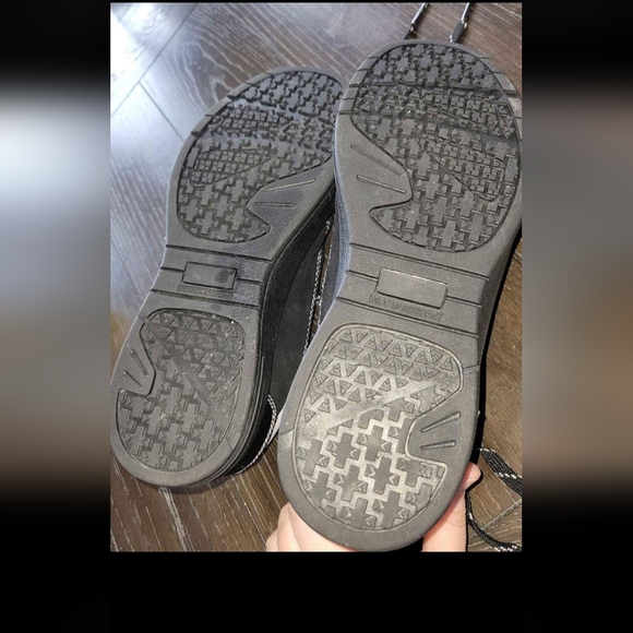 Women's 9½ Steel Toe Shoes Black With White. Oil & Slip Resistant - Picture 7 of 8